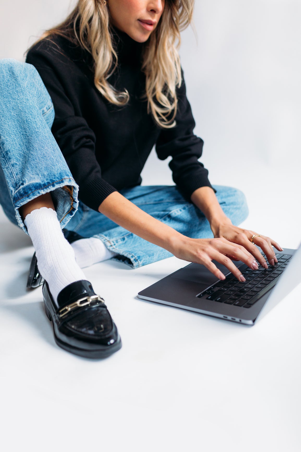Expertin erstellt Online-Kurse und E-Books für ihre Community.